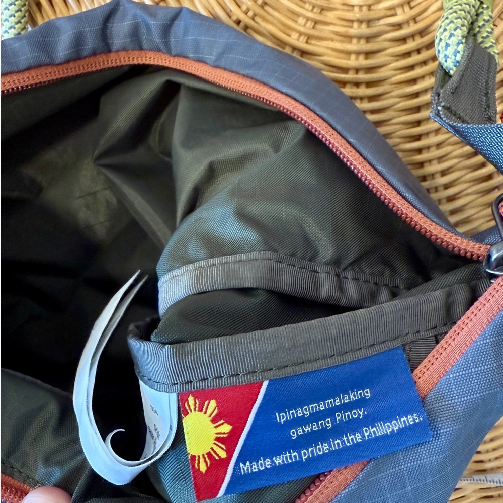 Cotopaxi Trozo 8L Shoulder Bag – Cada Día Tempest/Green - rare color! - Picture 6 of 9